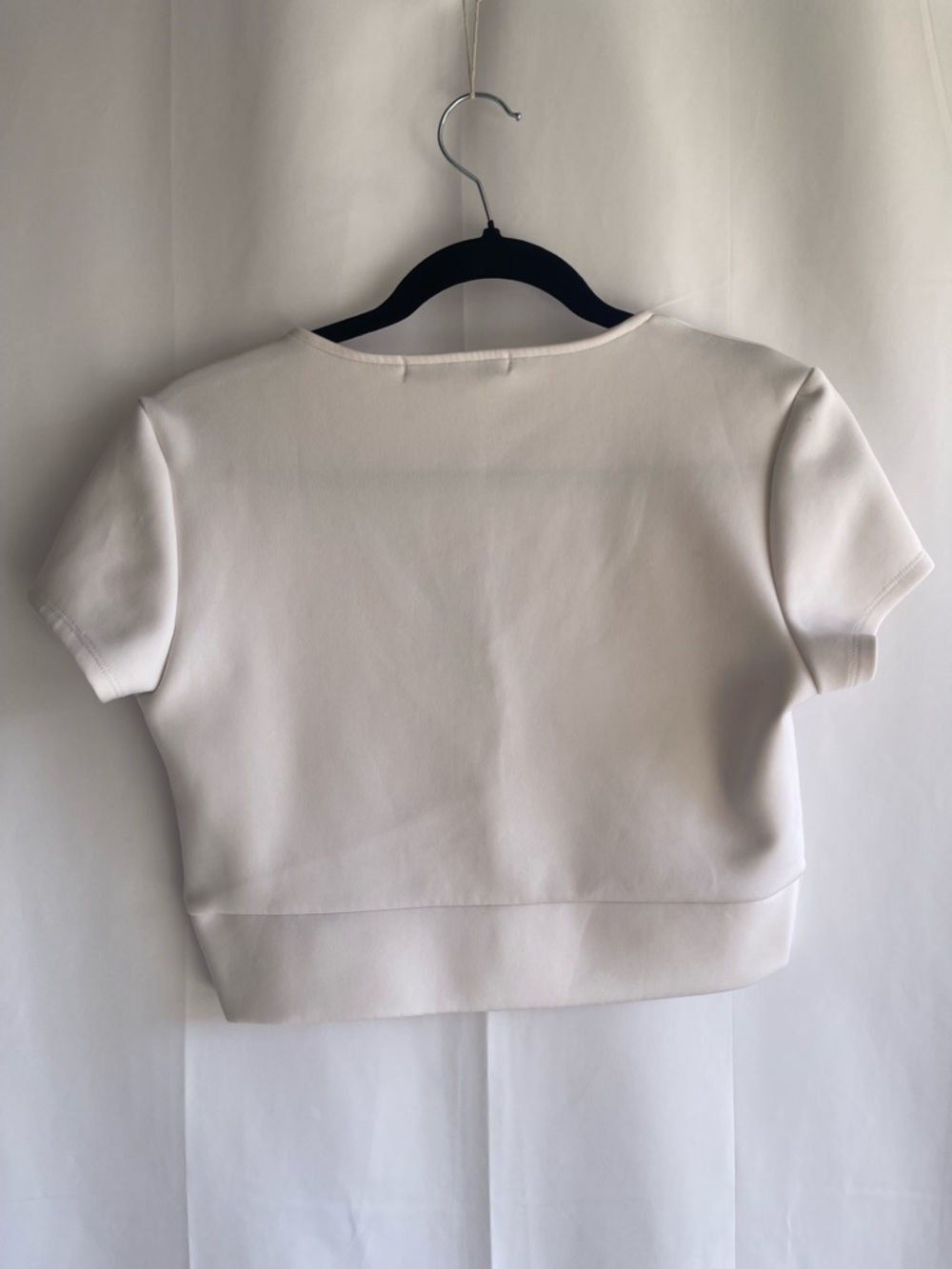 Foreign Exchange Ivory V-Neck Cropped Top - Picture 5 of 6